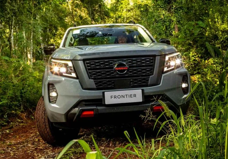 Nissan Frontier precio Ecuador versiones 2025
