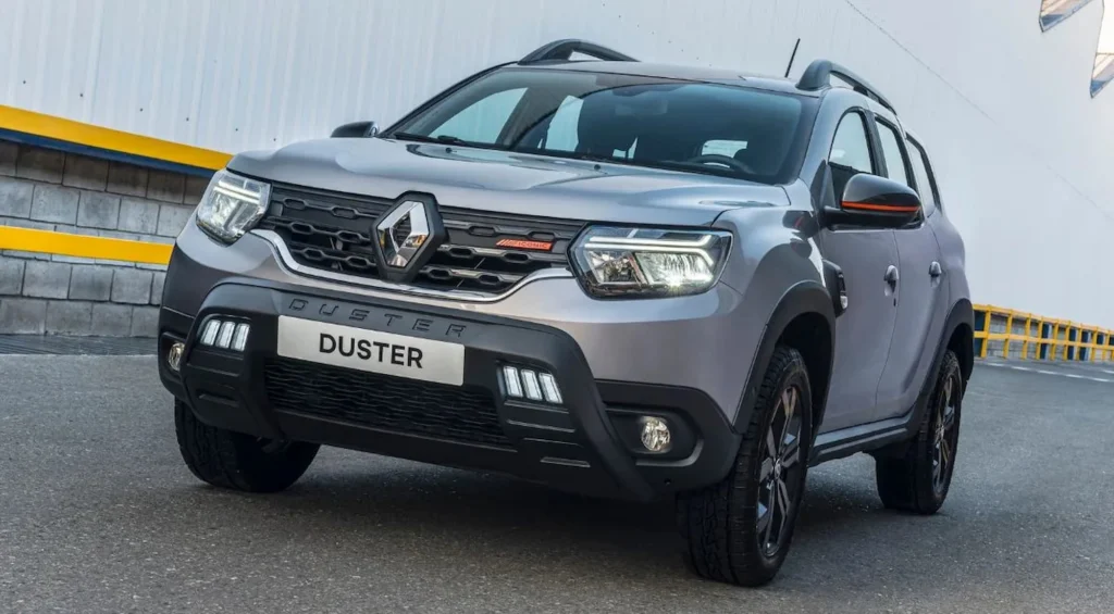 Renault Duster vs Nissan Kicks interior comparativa