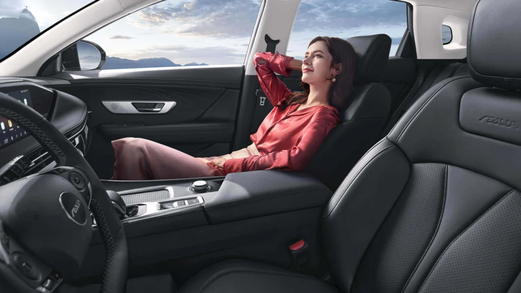 DongFeng Huge 2025 espacio interior