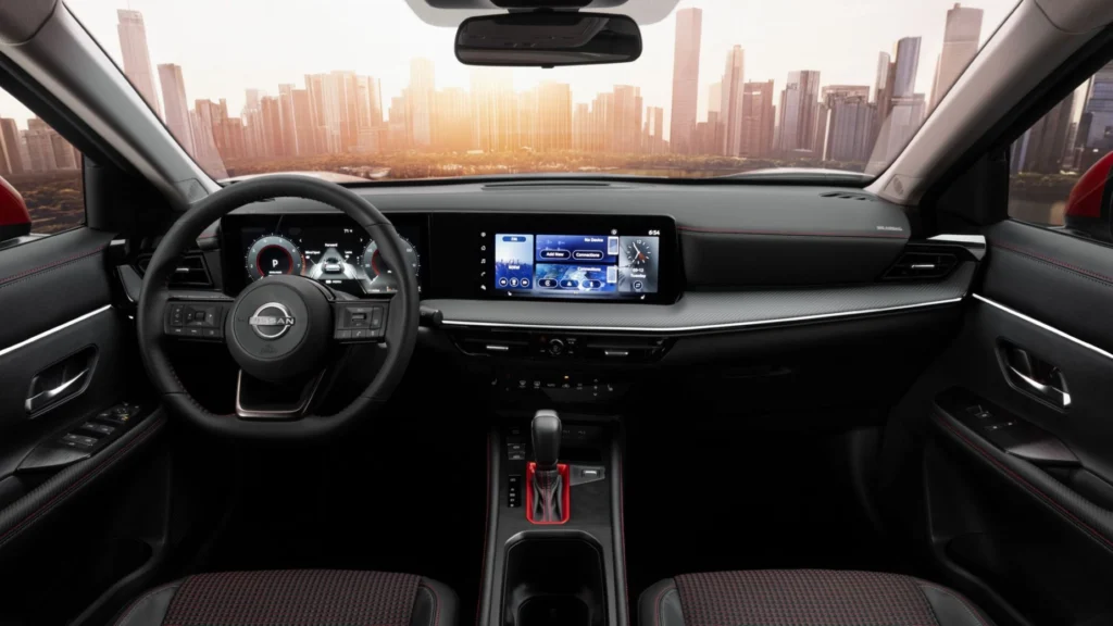 Duster vs Nissan Kicks interior Ecuador