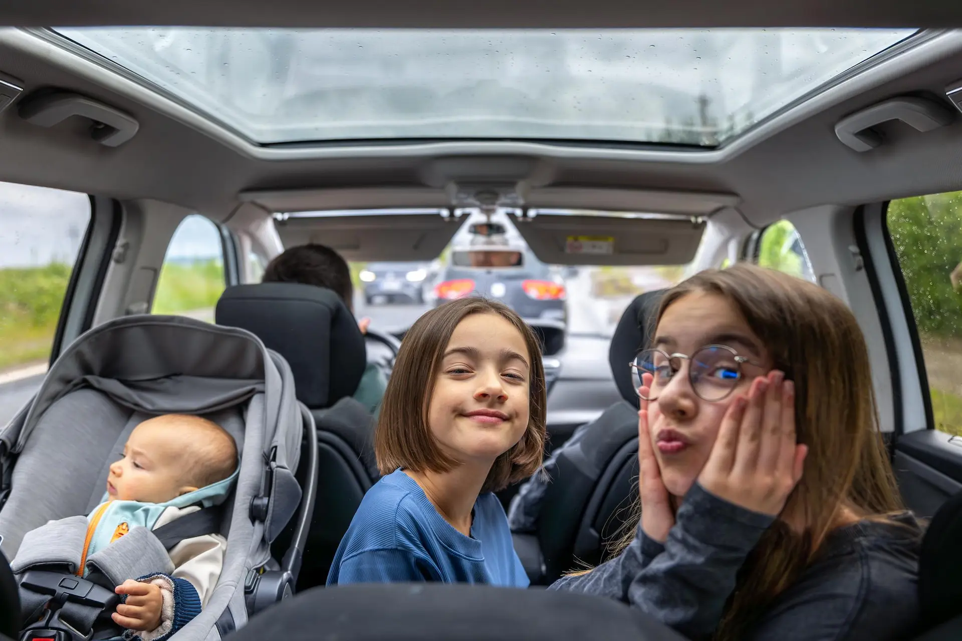 viaje con seguridad infantil en el auto