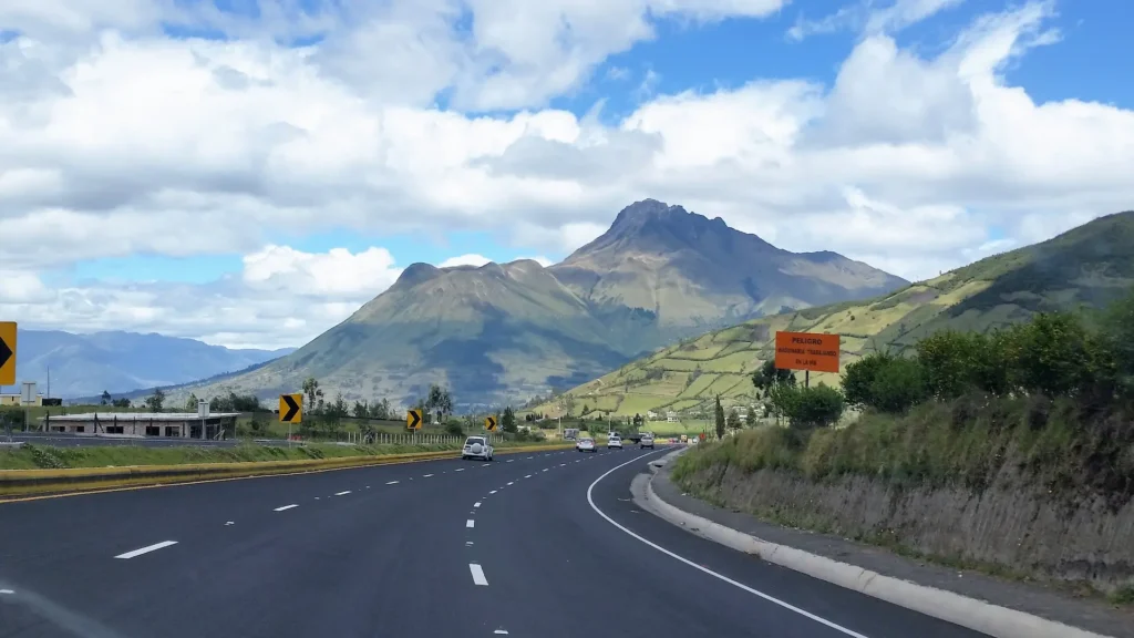 tecnologías esenciales en autos nuevos para carreteras de Imbabura