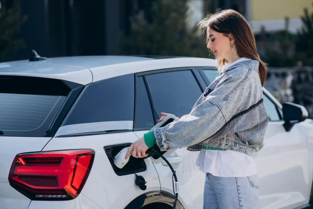 Comparación entre vehículo eléctrico e híbrido