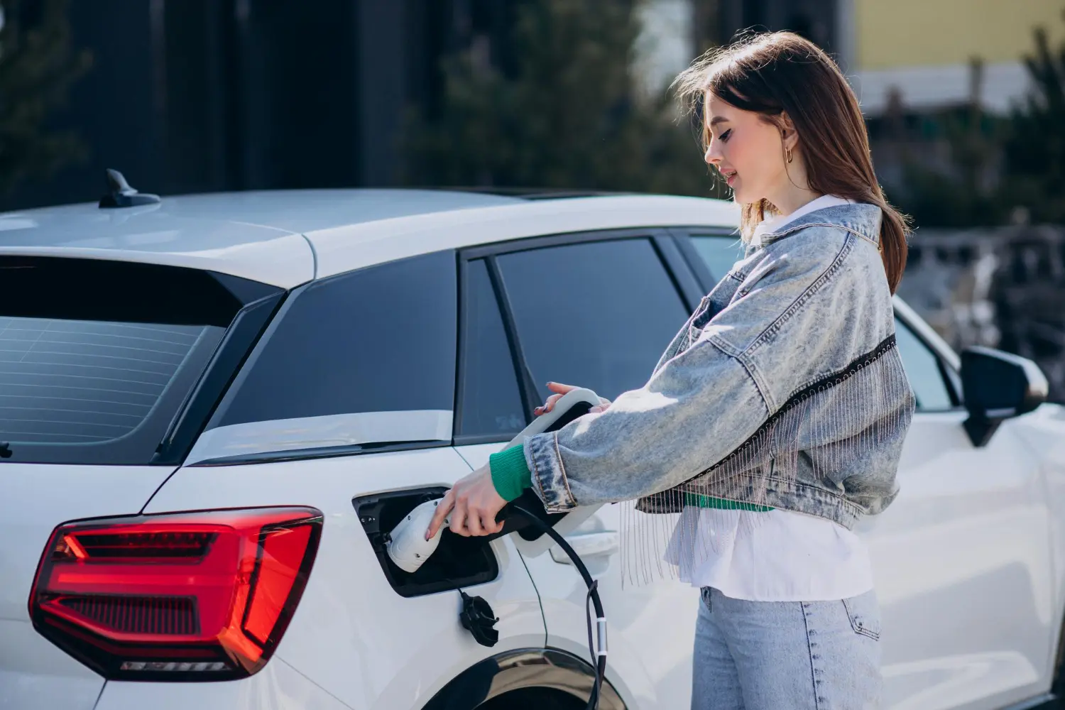 Comparación entre vehículo eléctrico e híbrido